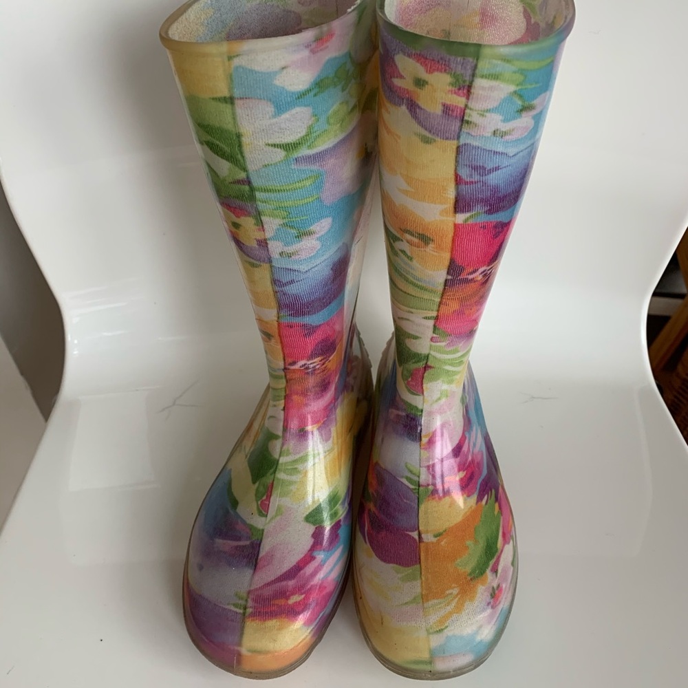 Girls: Colorful Rainboots (Canada) - Picture 2 of 5